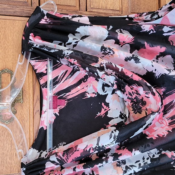 212 Collection Top - Picture 2 of 4